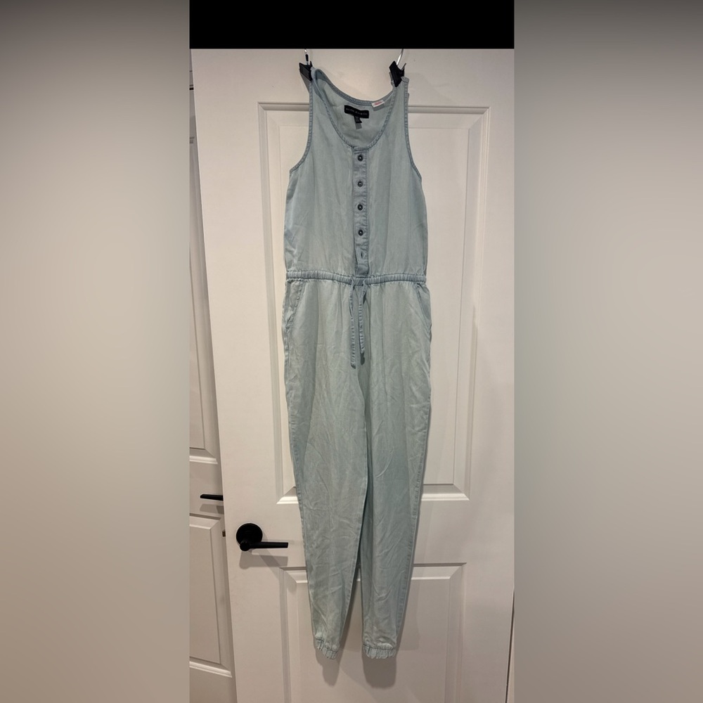Silver Jeans Co Girls Medium (10/12) summer sleeveless jumpsuit in light denim